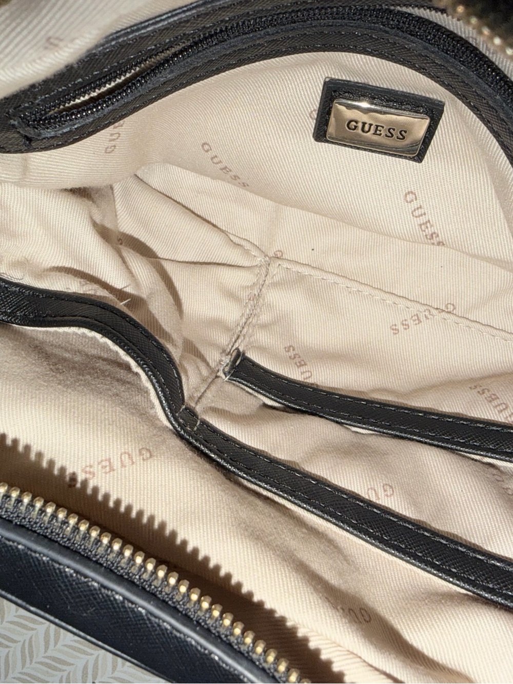 GUESS Los Angeles Black Crossbody Bag - Picture 9 of 14